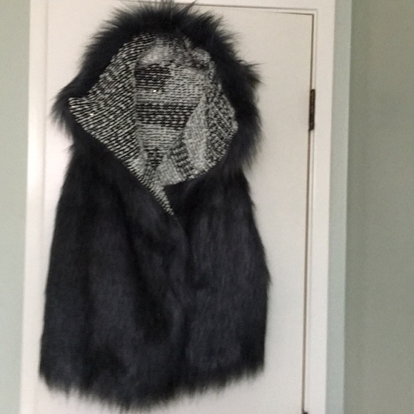 Faux Fur Vest - Picture 4 of 5